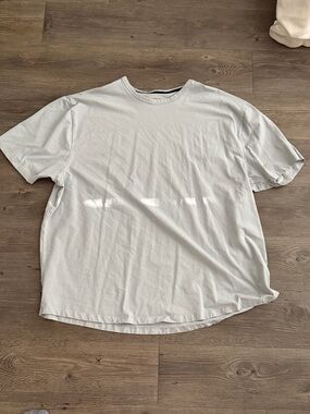 Men's Short-Sleeve Crewneck Tee in Light Gray